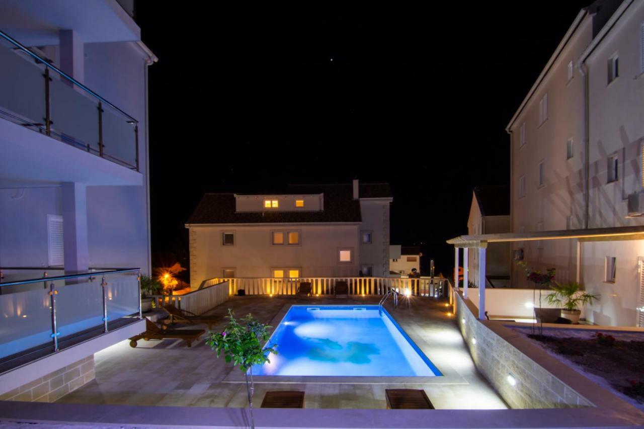 Apartments Sara 3 Bol Esterno foto