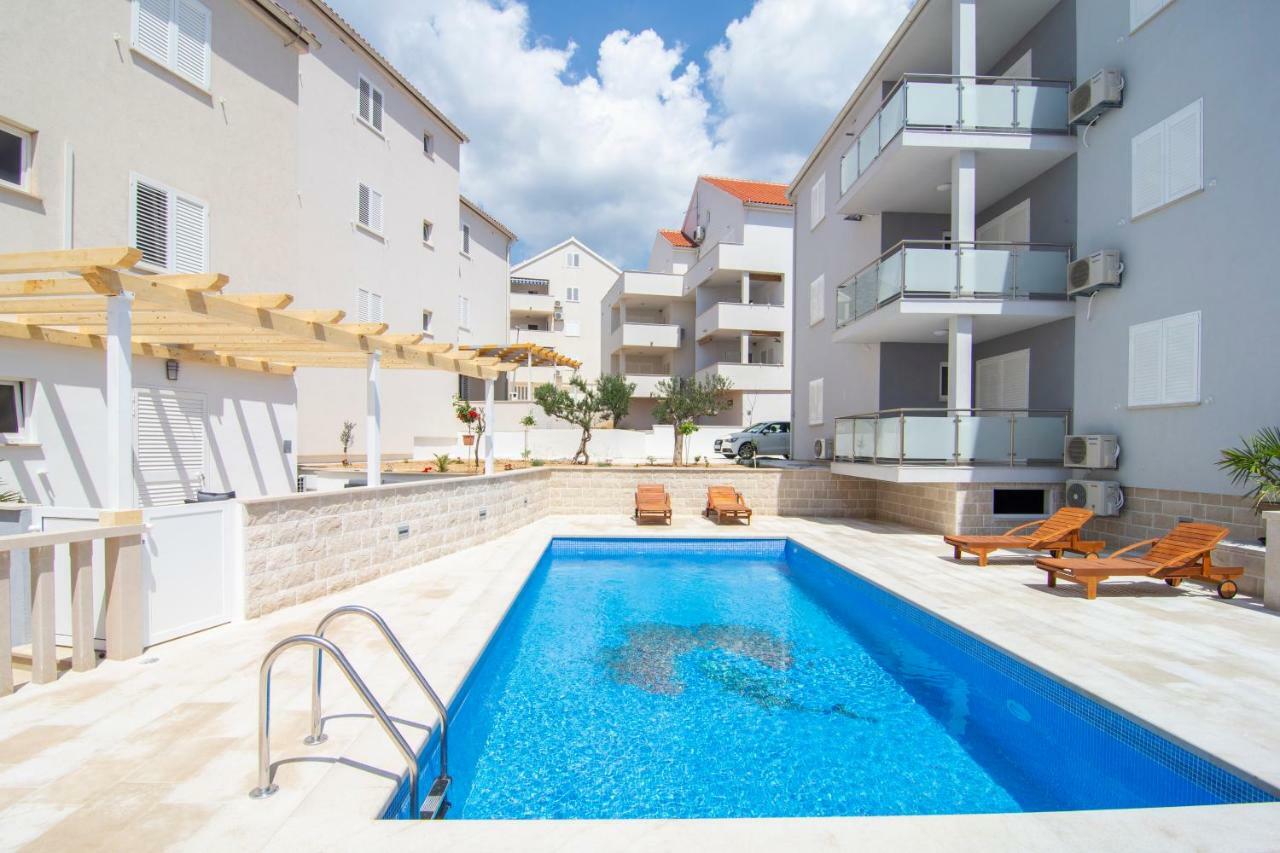 Apartments Sara 3 Bol Esterno foto